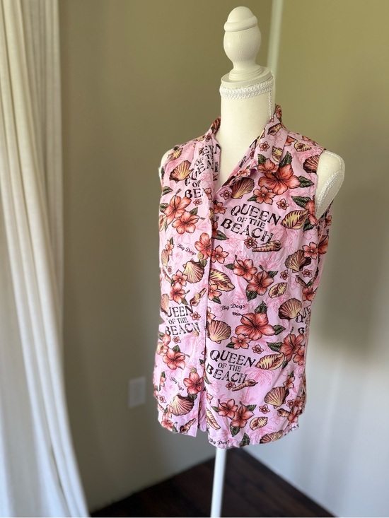 Big Dogs Tops - Vintage Big Dogs Pink Floral Button-Up Beachy Shirt Queen of the Beach Shells